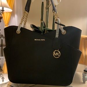Michael Kors Shoulder Bags, Totes, Crossbodys💗 please message me if interested